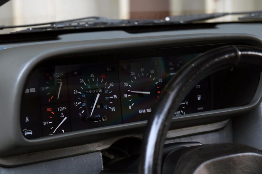 Панель приборов DeLorean DMC-12 in Black 1981 года  (фото 88 из 207)